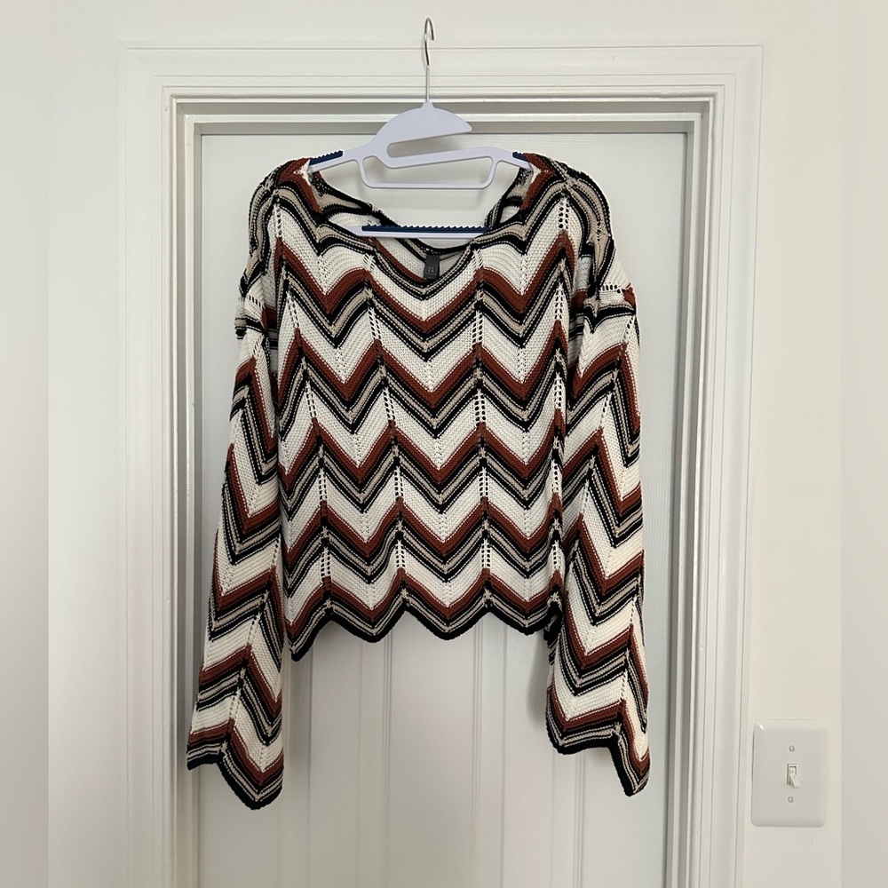 Alya light weight sweater, size L, never worn